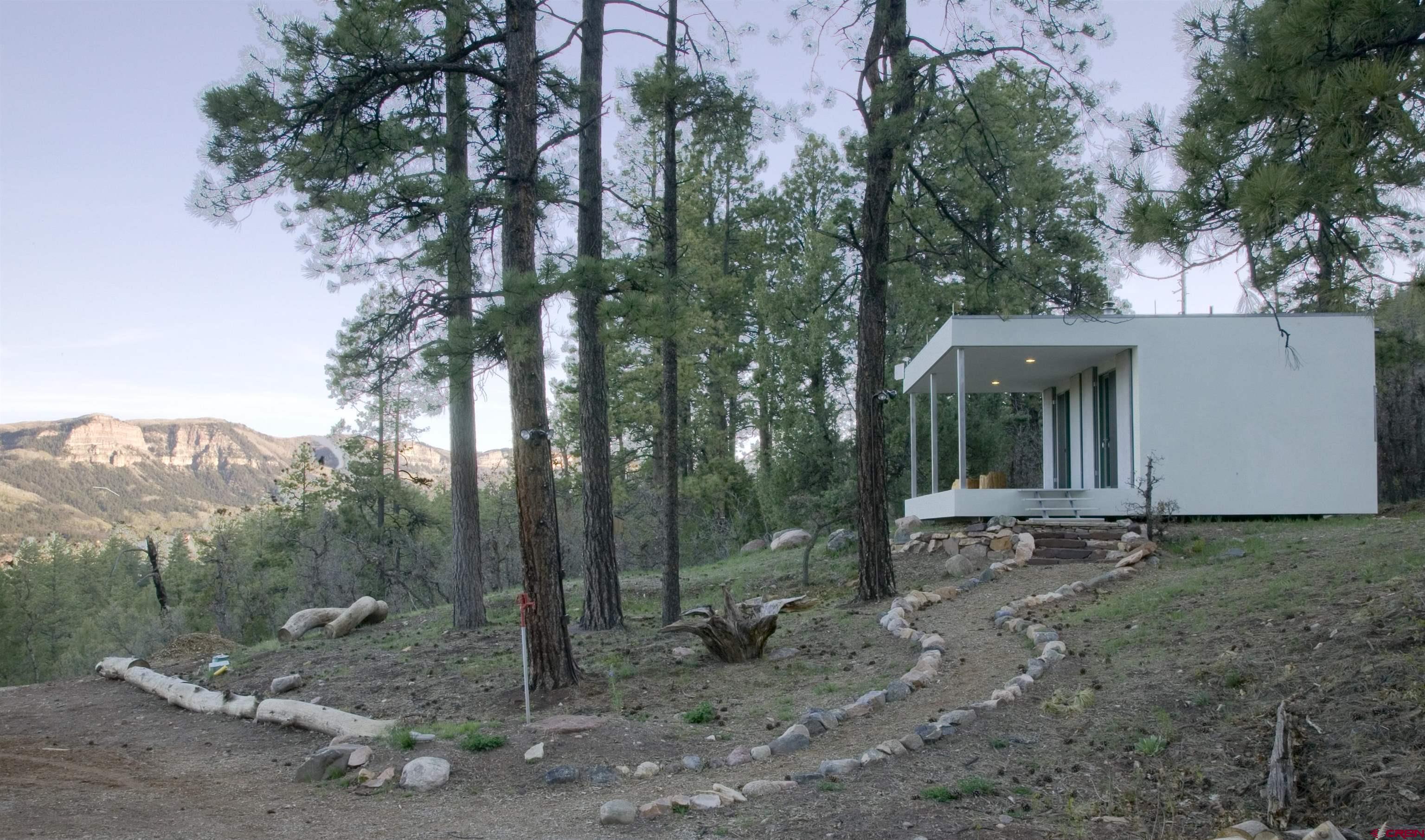 Image 3: Modern Cabin