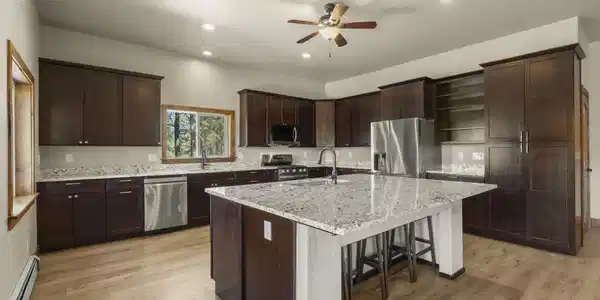 Image 4: Kitchen