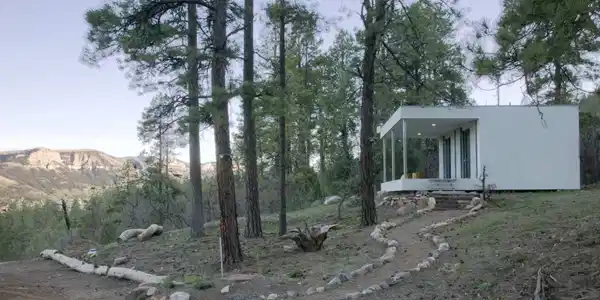 Image 3: Modern Mountain Cabin
