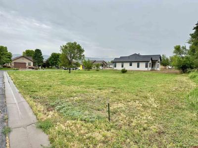 855 SE Pinyon Street