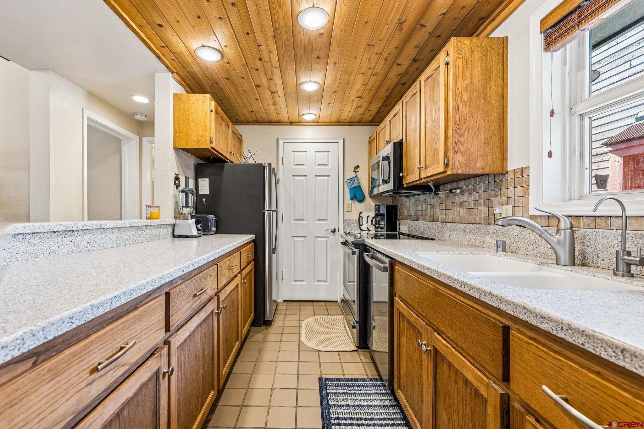 Image 3: Kitchen