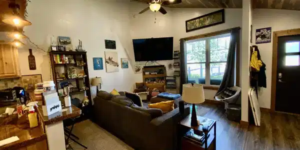 Image 3: Living Room