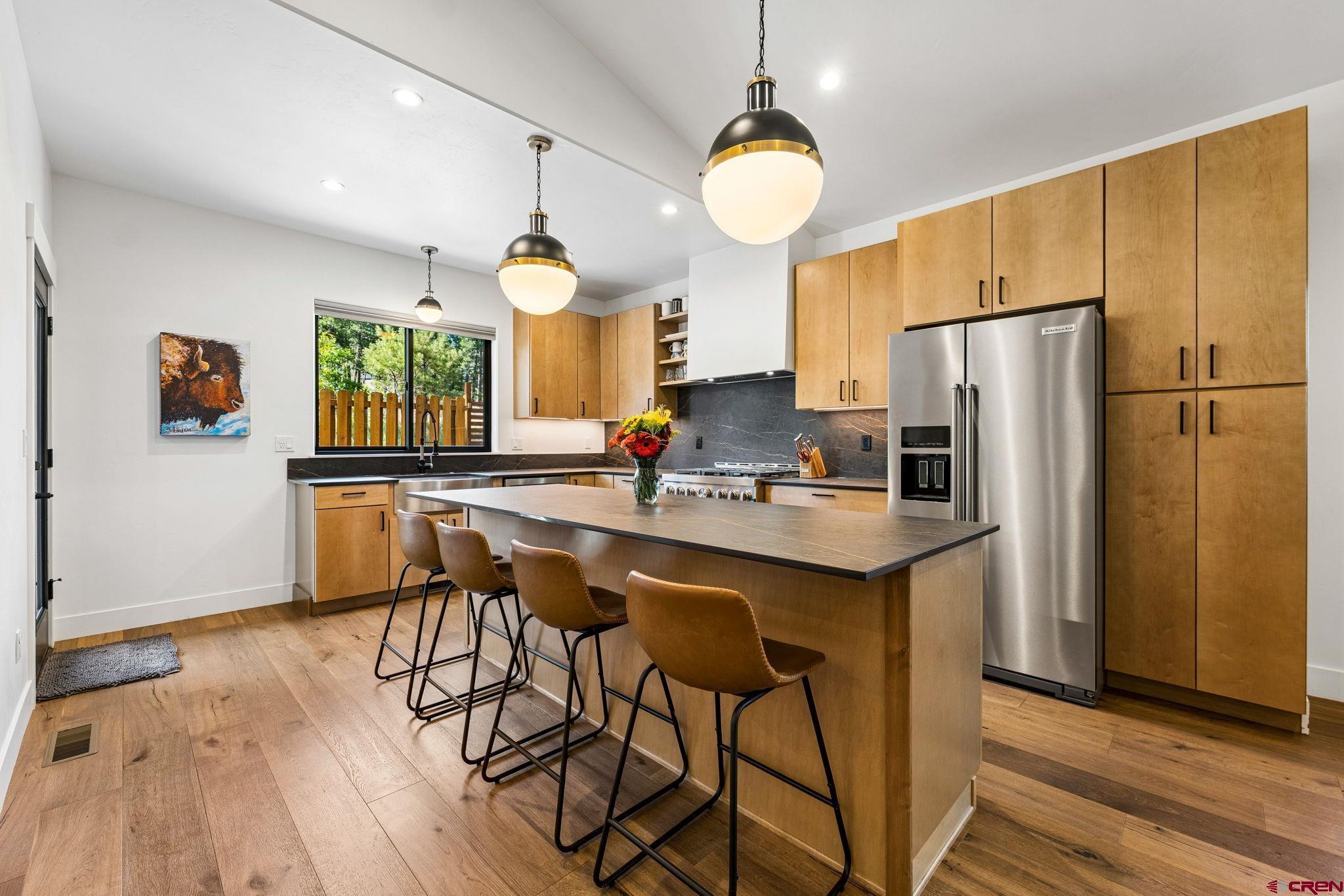 Image 4: Kitchen