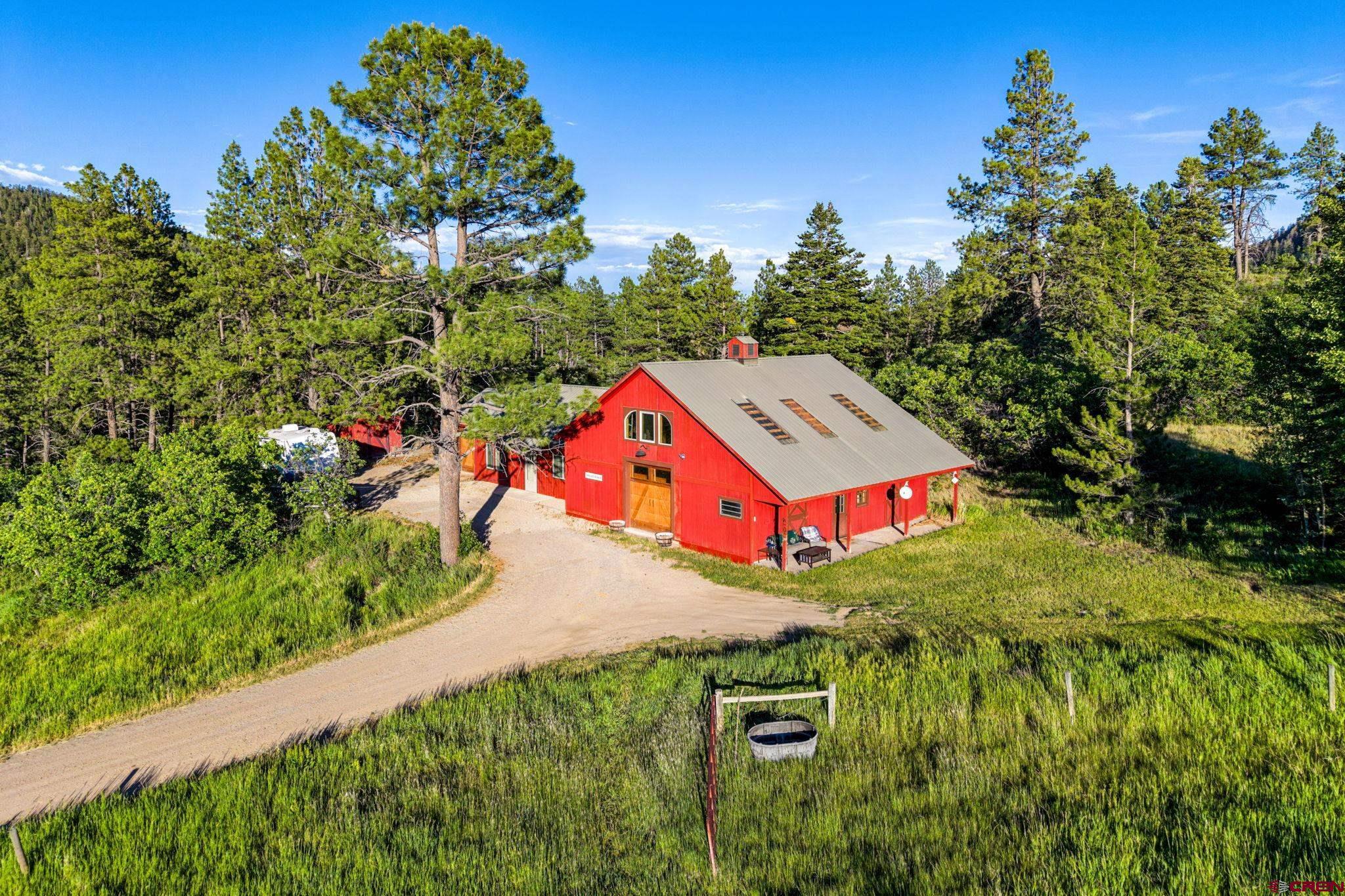 Image 2: Barn w/ Apartment