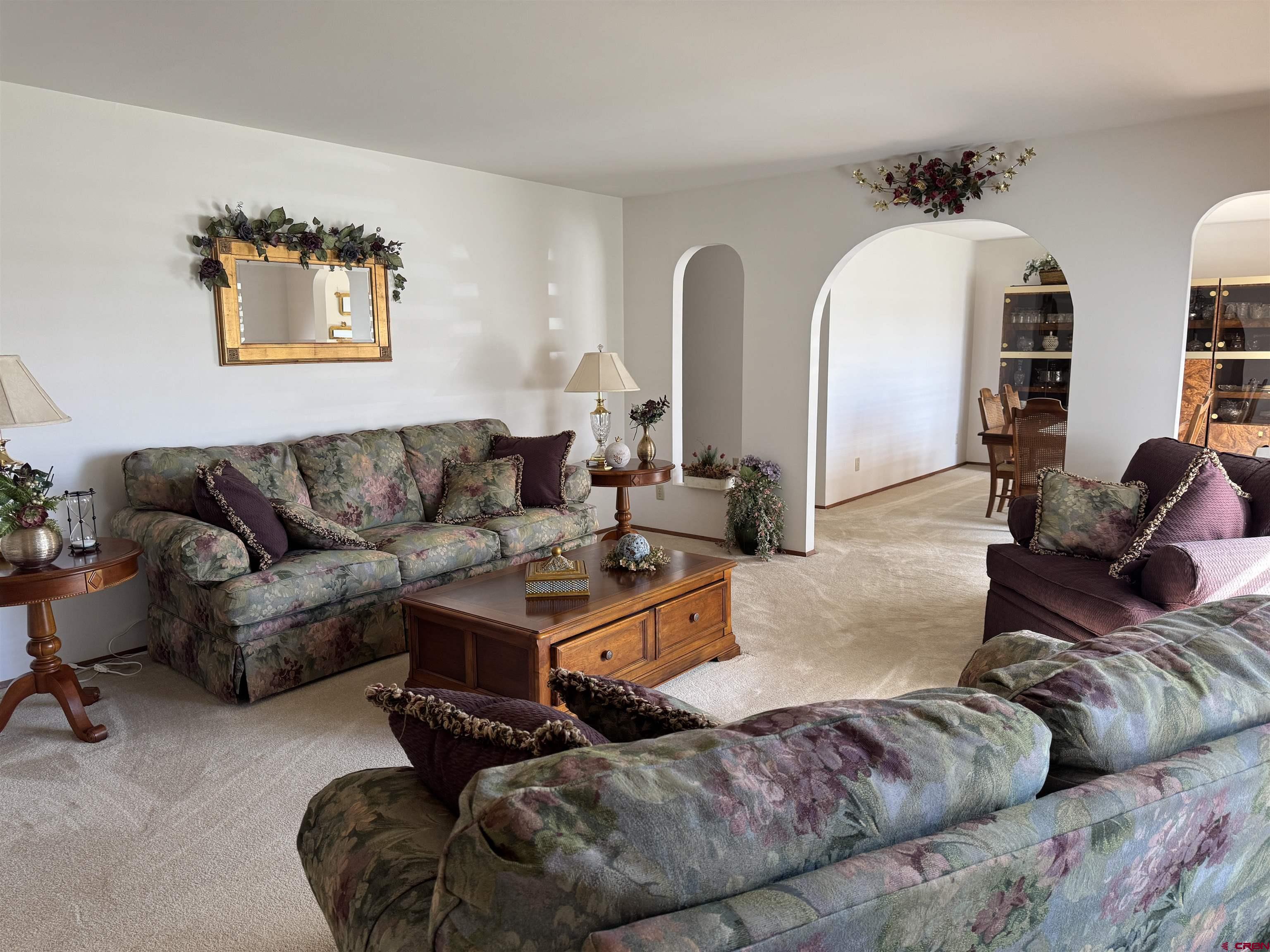 Image 3: Living Room