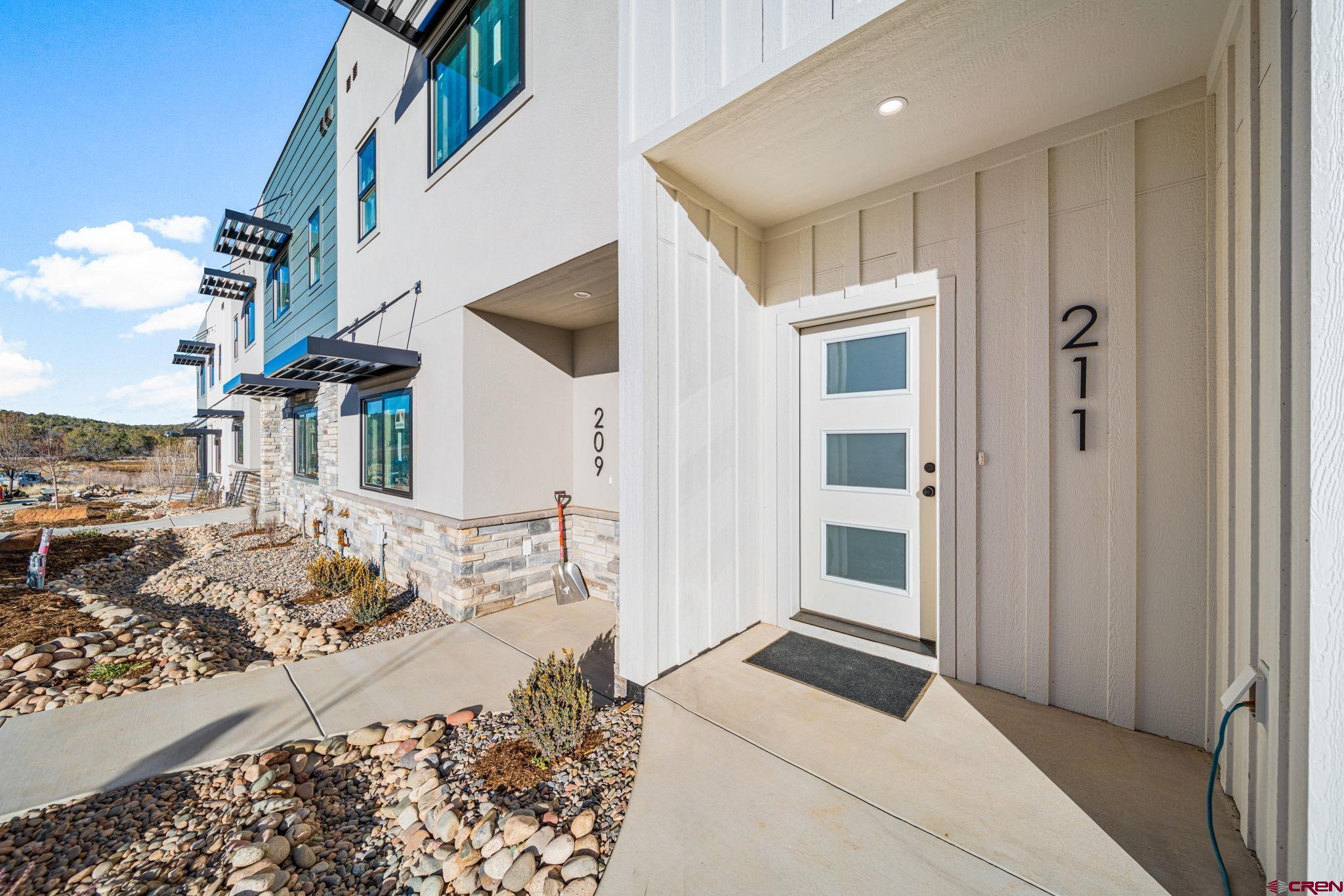 Image 3: Front entrance