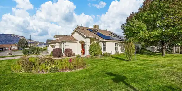 18 Willow Creek Court