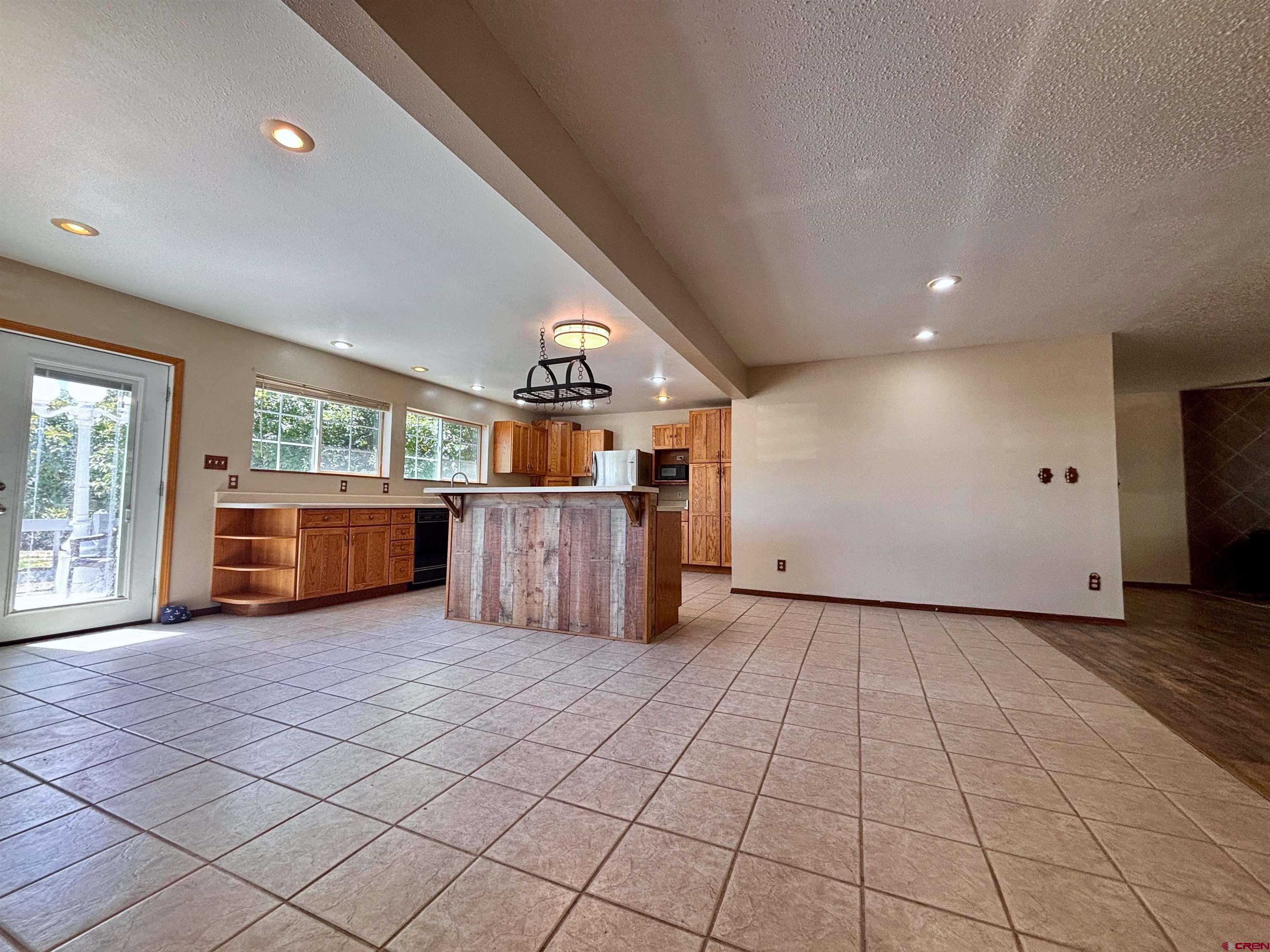 Image 4: Kitchen