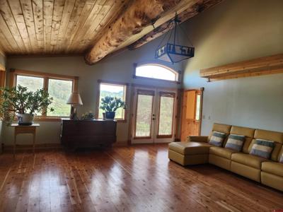 736 Oakridge Drive