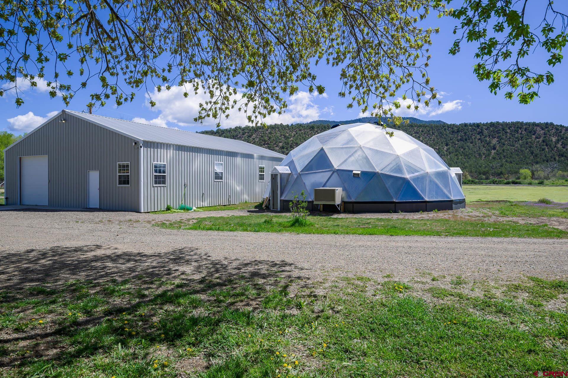 Image 3: Shop / Greenhouse