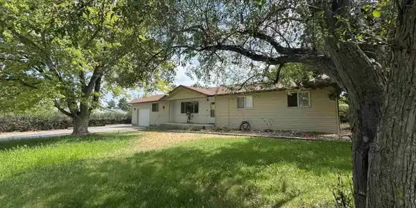 240 De Maria Road