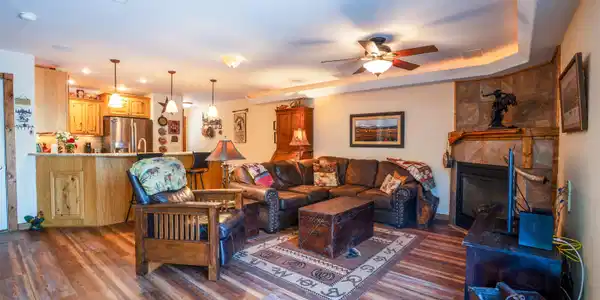 Image 3: Living Room