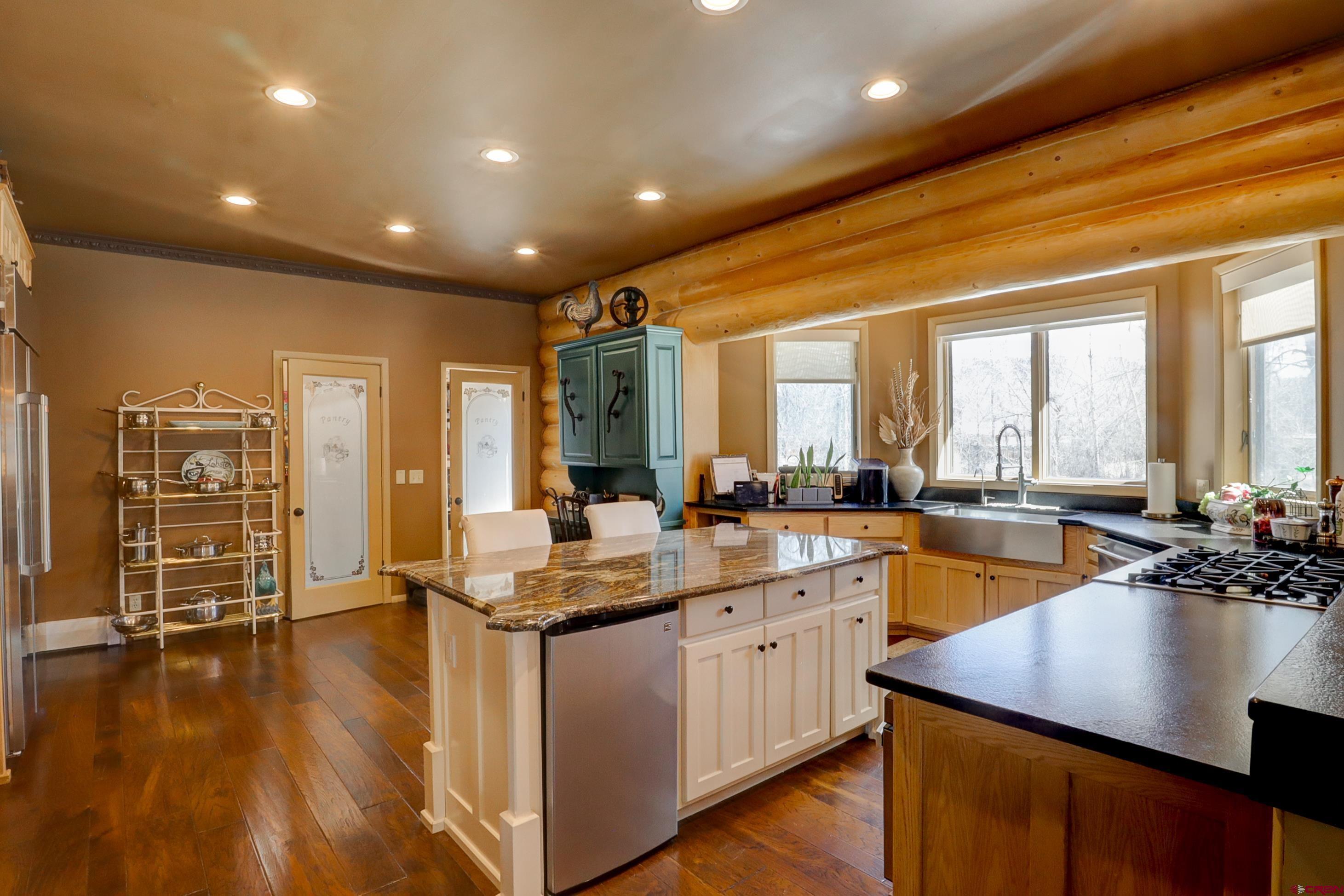 Image 2: Kitchen