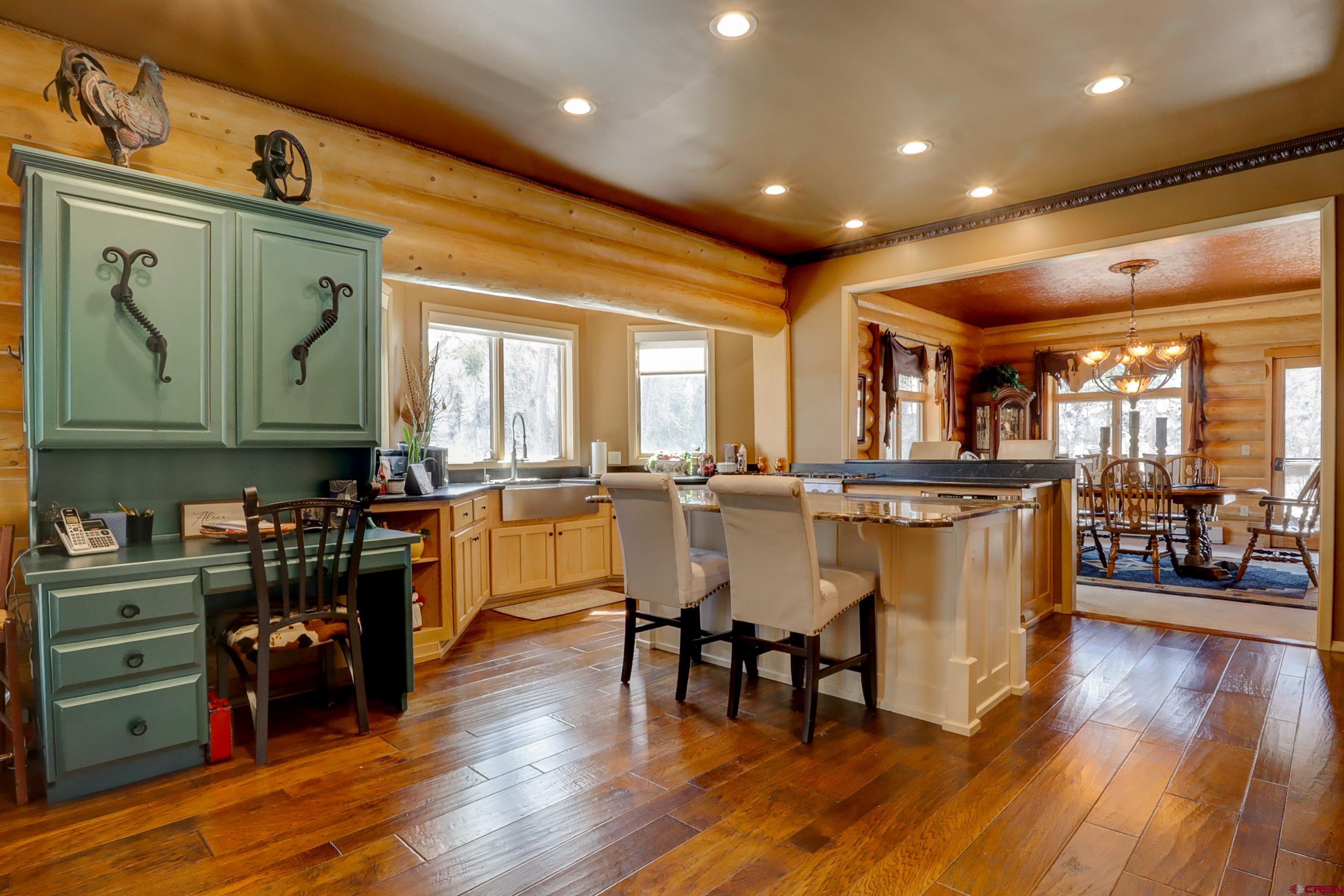 Image 4: Kitchen