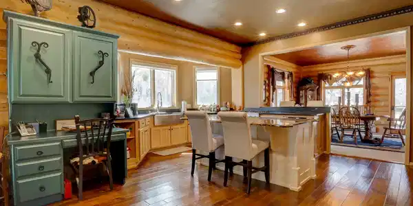 Image 4: Kitchen