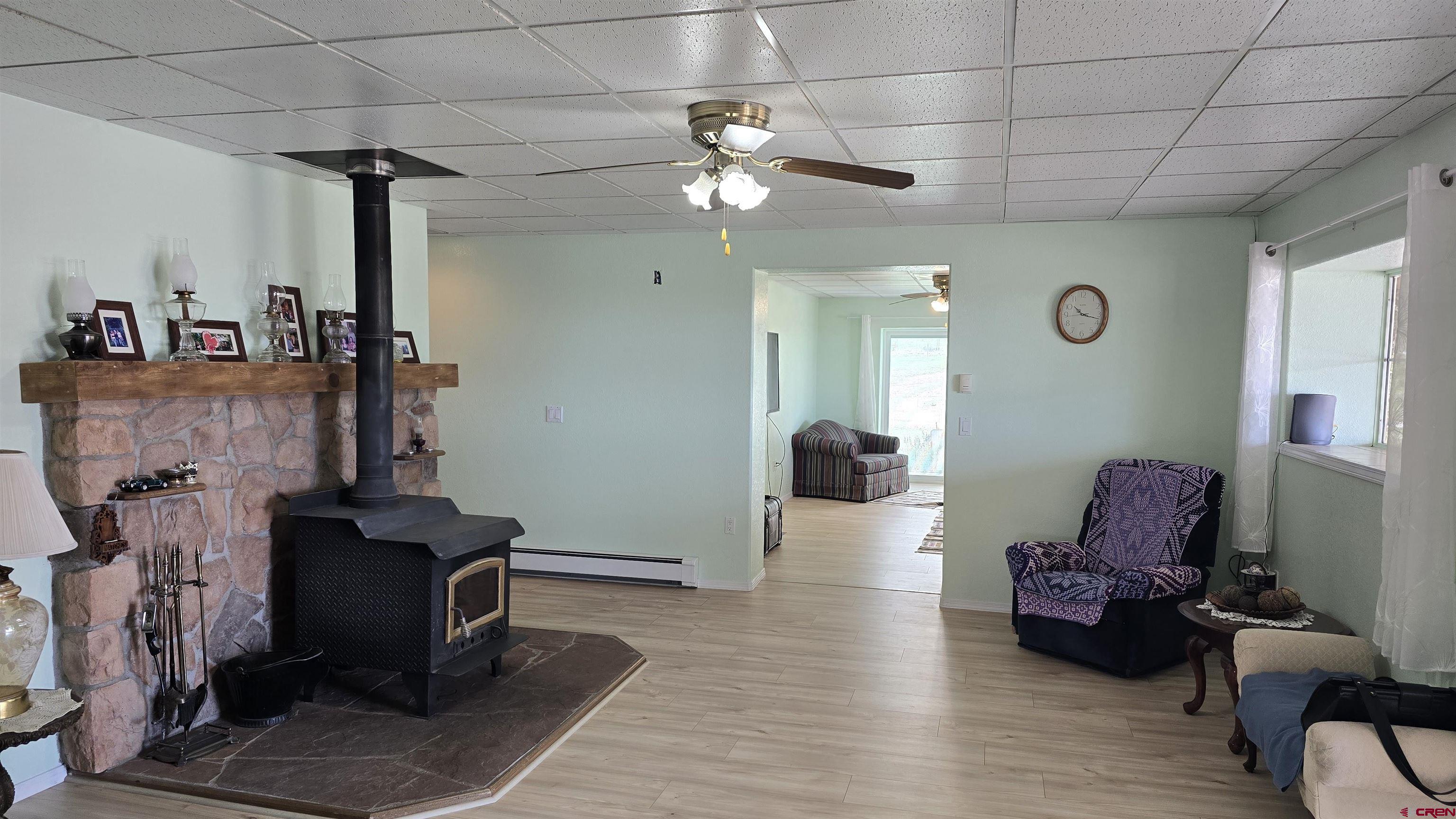 Image 4: Living Room