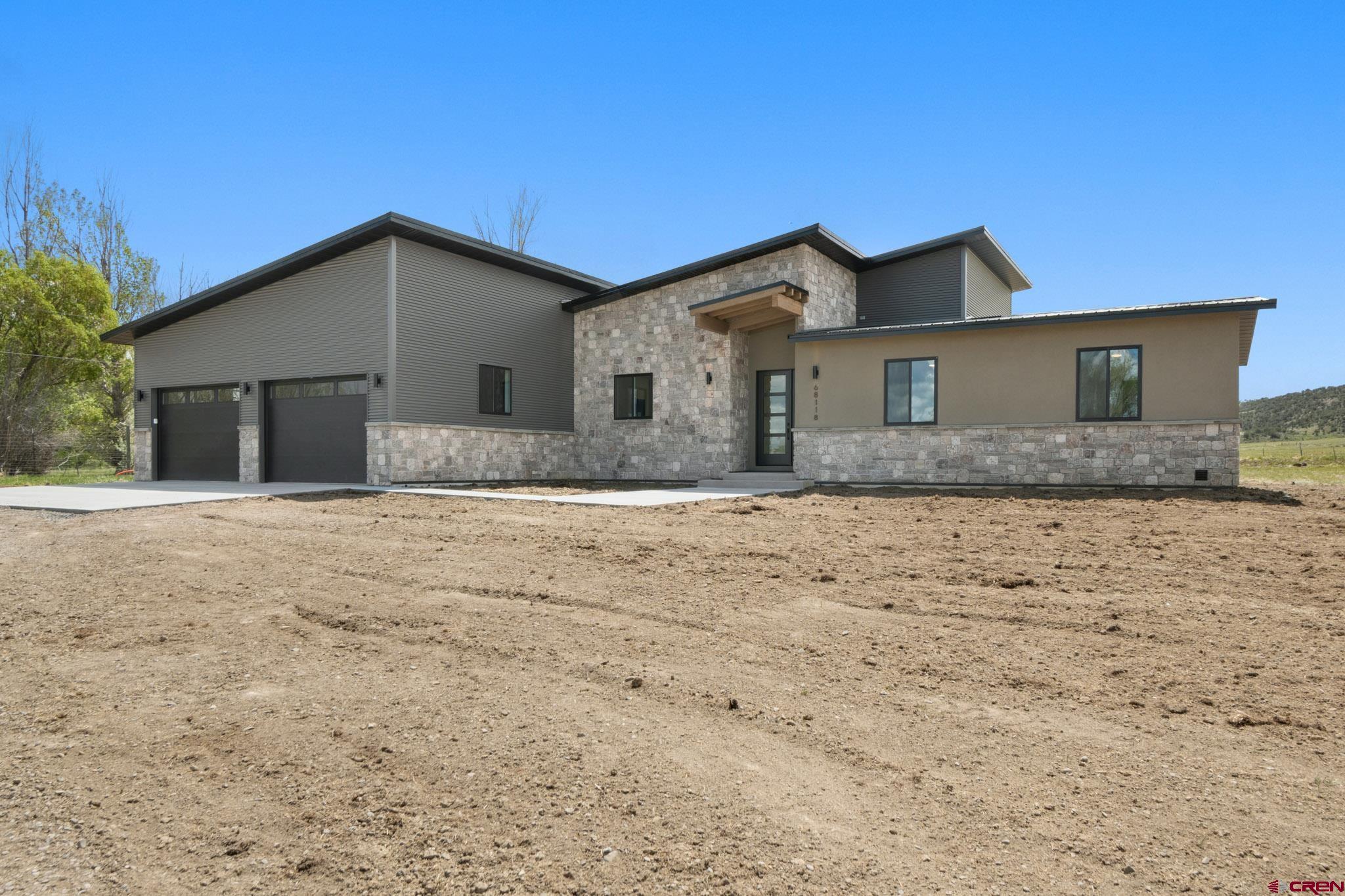 Image 3: Front Yard