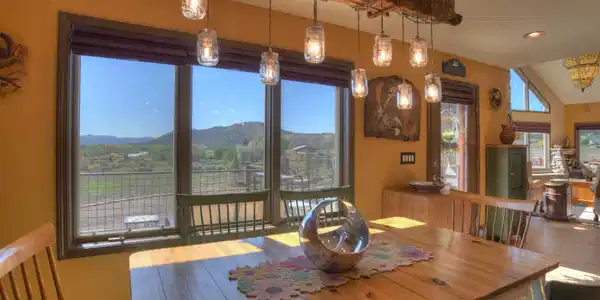 Image 4: Dining Area