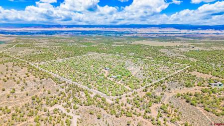 61020 Tres Coyote Trail