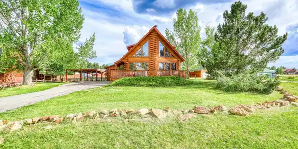 260 Lakeside Dr