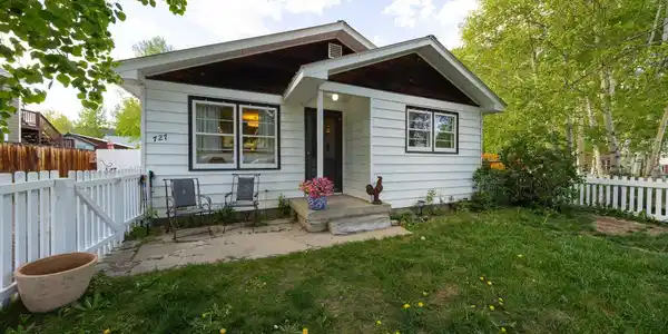 727 Belleview Avenue
