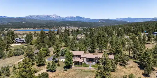 221 S Elk Run