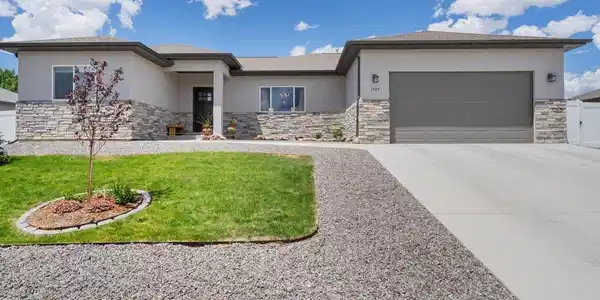 1725 Moonlight Drive