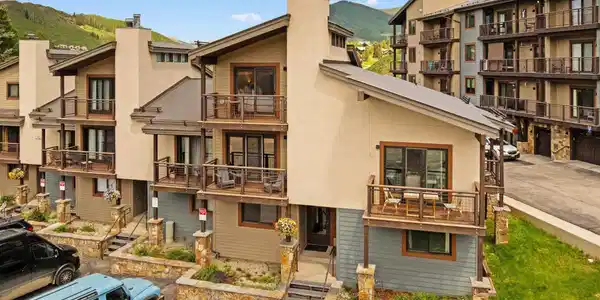 11 Crested Mountain Lane