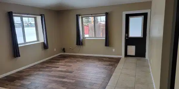 Image 3: Living Room