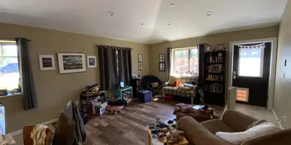 Image 4: Living Room
