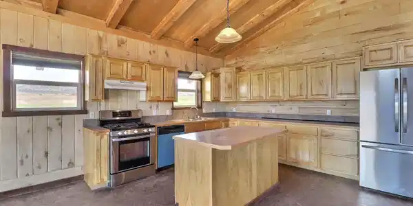 Image 4: kitchen