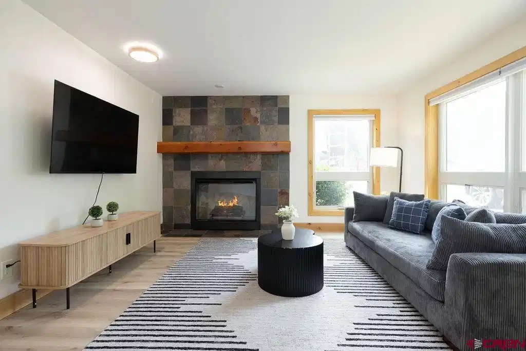 Image 1: Living Room