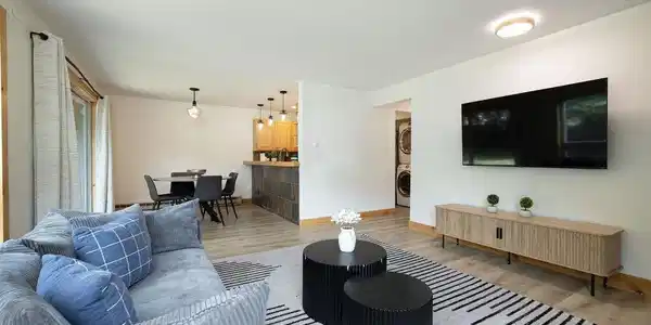 Image 3: Living/Dining