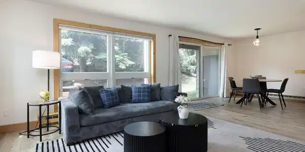 Image 4: Living/Dining