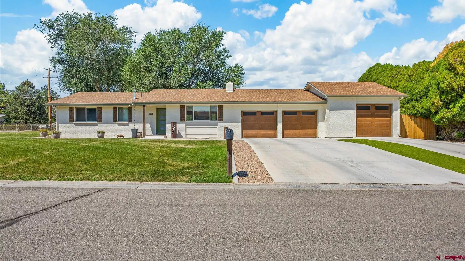 Image 1: Welcome to 633 Panorama Dr