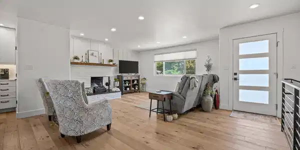 Image 4: Open Living Room