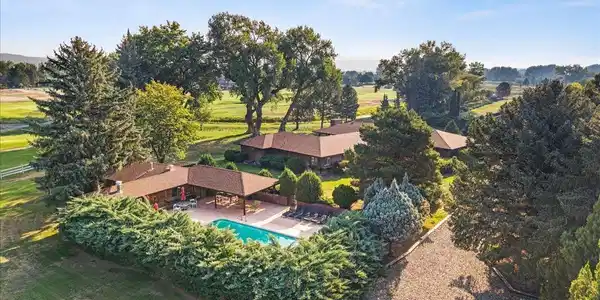 838 Phillips Court