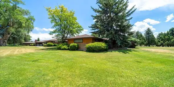 Image 4: Residence