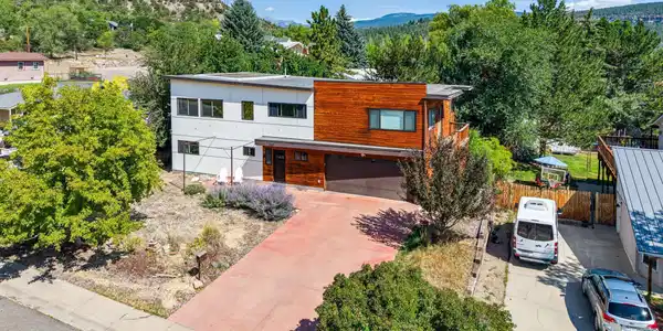 2180 Crestview Drive