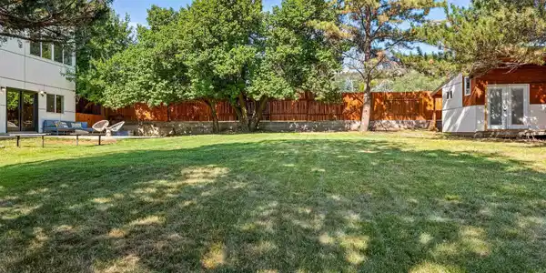 Image 4: Large Fenced Backyard