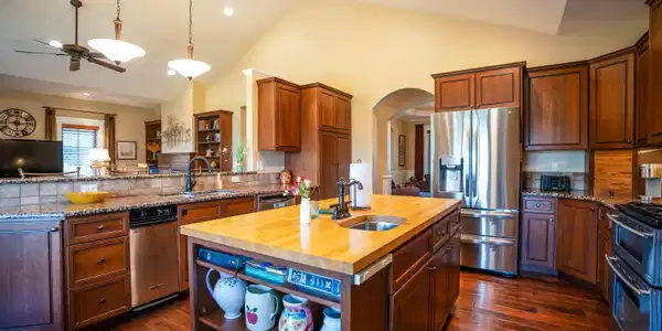 Image 3: Kitchen