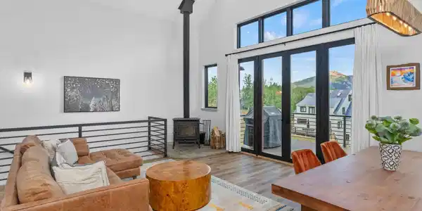 Image 2: Living Room