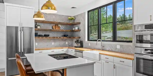 Image 4: Kitchen