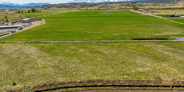 Image 2: LOT 32