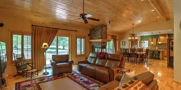 Image 3: Living Room