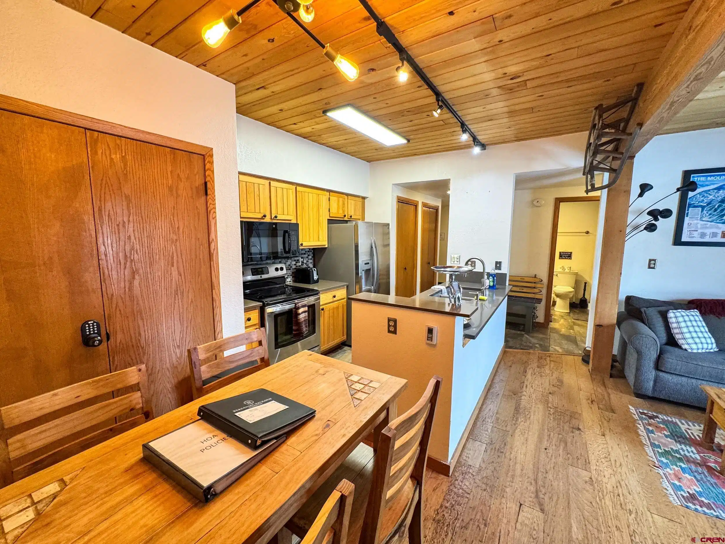 Image 1: Dining Area