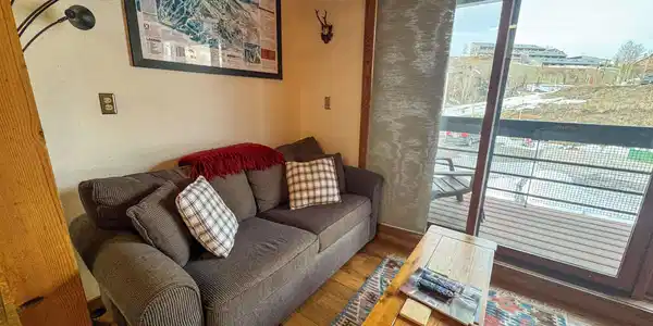 Image 3: Living Area