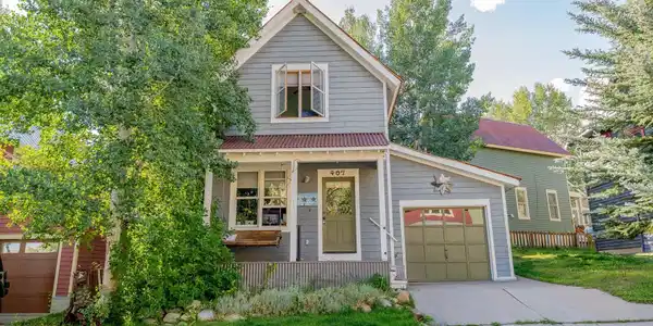 407 Horseshoe Drive