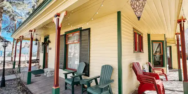 Image 2: Deck