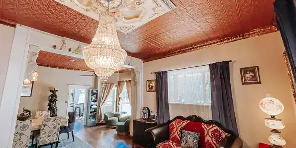 Image 4: Living Room
